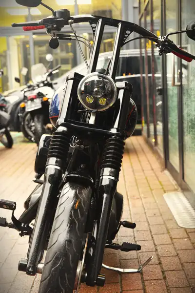 Harley-Davidson Dyna Street Bob - foto 6