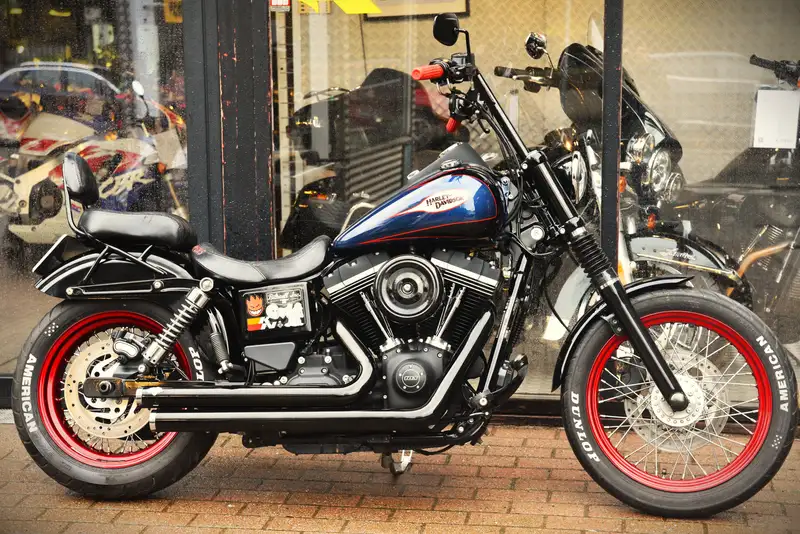 Harley-Davidson Dyna Street Bob - foto 2