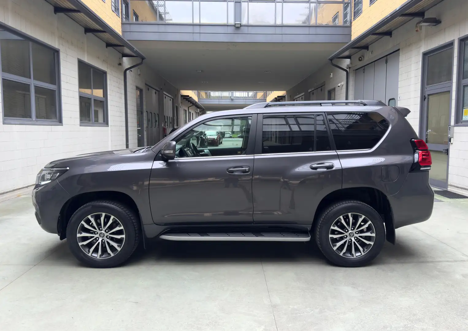 Toyota Land Cruiser 2.8 d-4d Executive Webasto-Gancio traino-tetto Grigio - 2