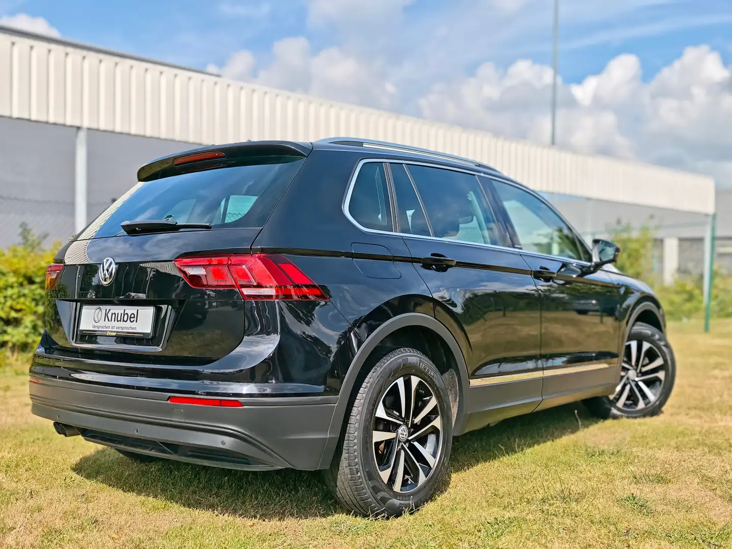 Volkswagen Tiguan IQ.DRIVE 2.0 TDI AHK*Nav*ACC*SHZ* Schwarz - 2