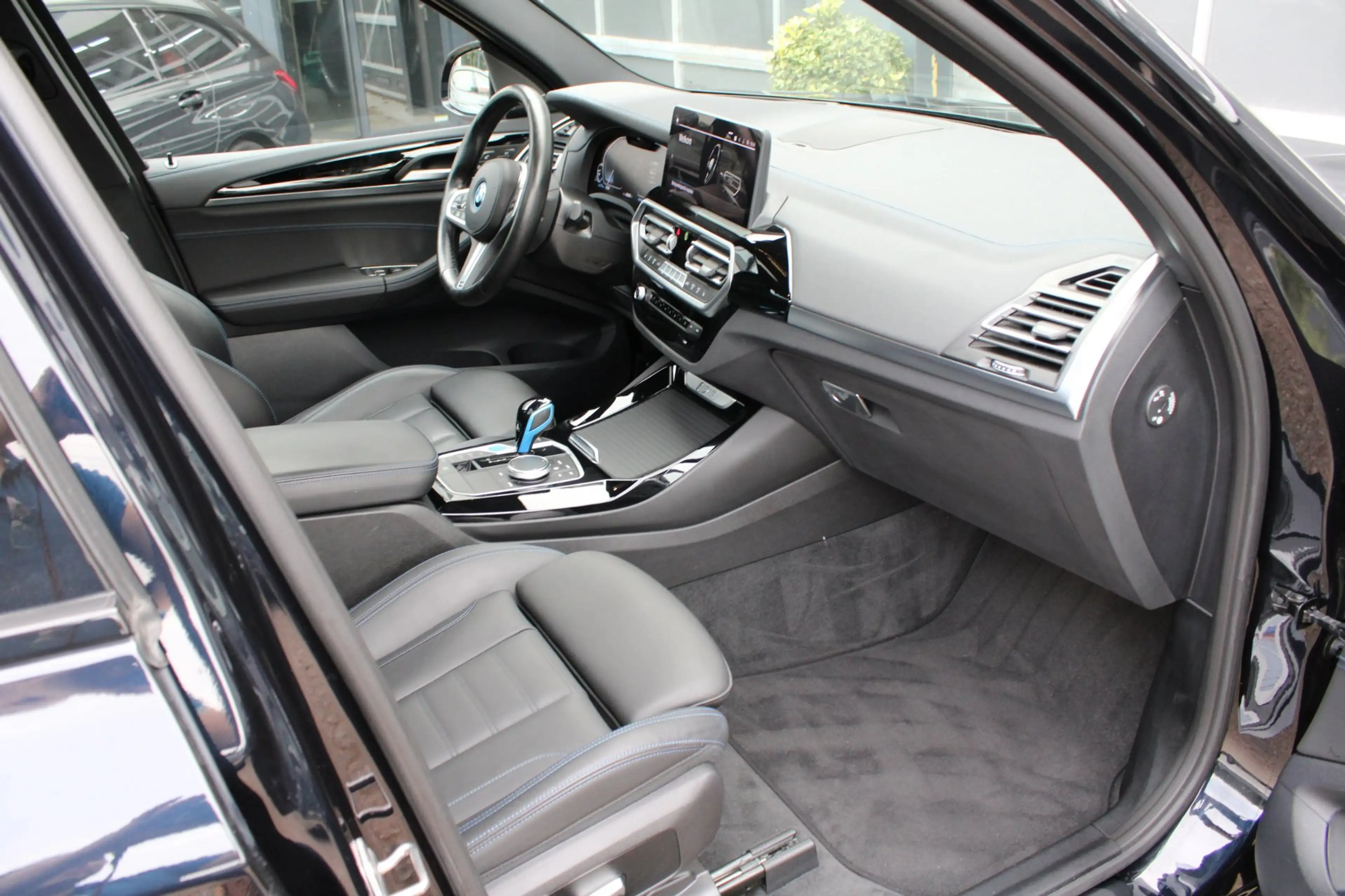 BMW iX3 High Executive 80 kWh/pano/Mpakket — photo 11