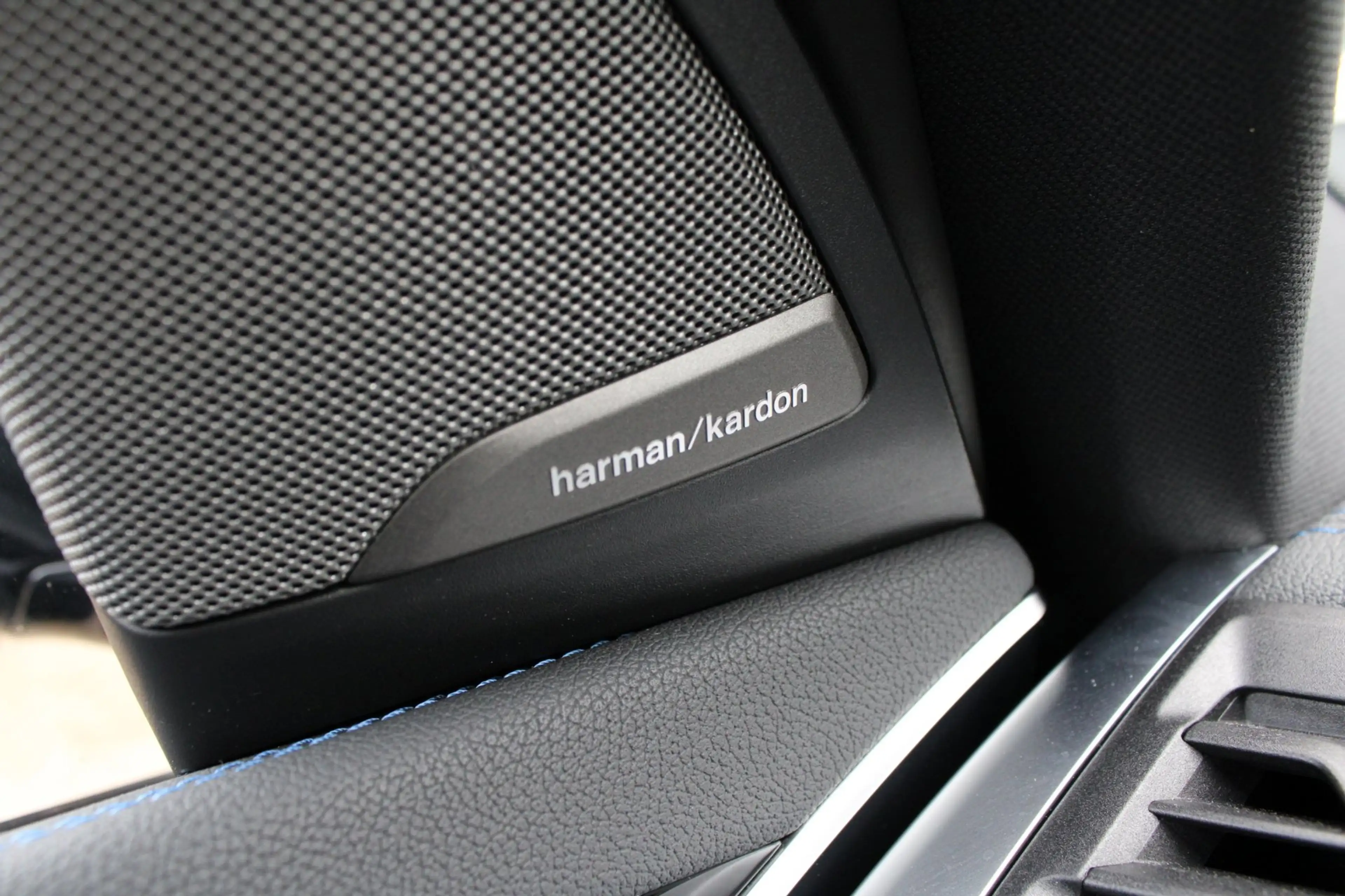 BMW iX3 High Executive 80 kWh/pano/Mpakket — photo 32