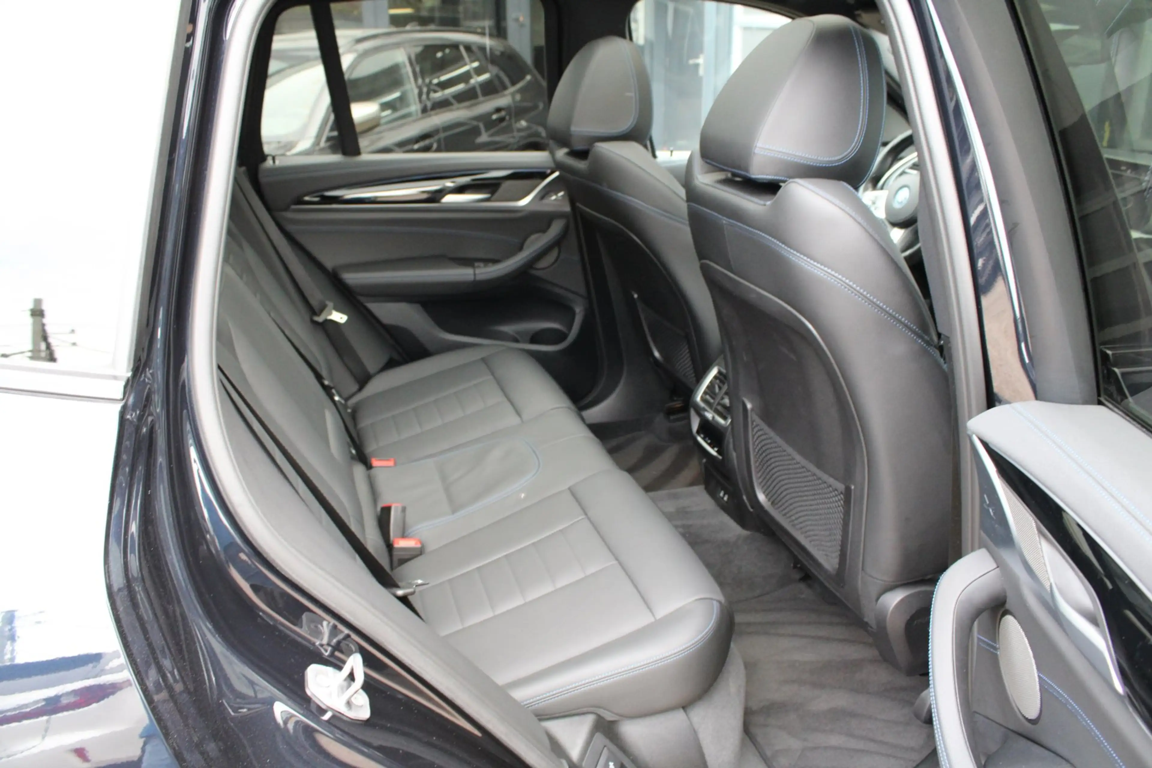 BMW iX3 High Executive 80 kWh/pano/Mpakket — photo 12