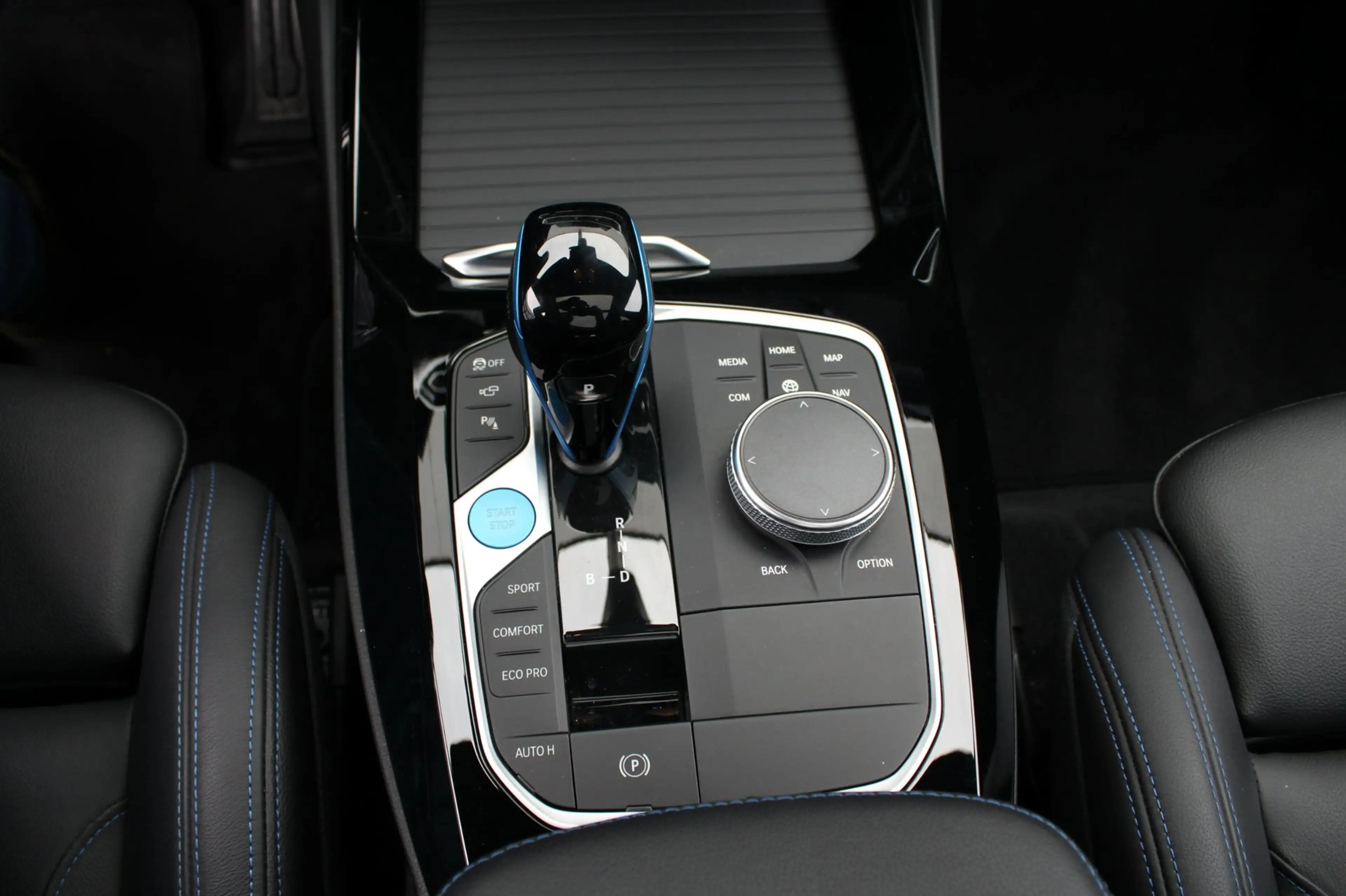 BMW iX3 High Executive 80 kWh/pano/Mpakket — photo 25
