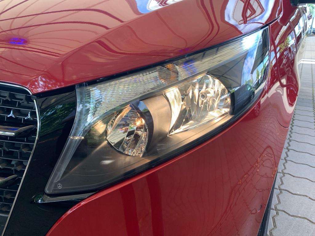 Mercedes-Benz V 220