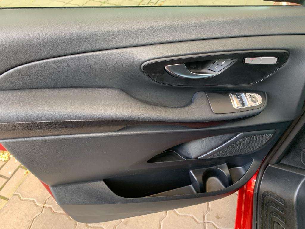 Mercedes-Benz V 220