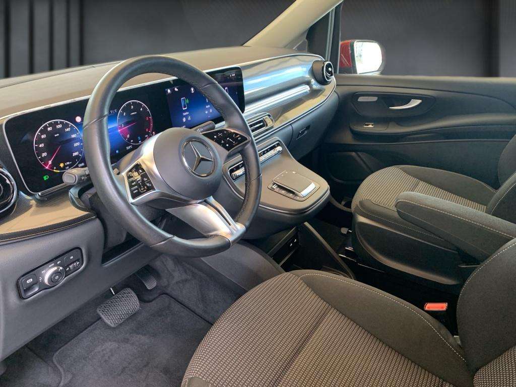 Mercedes-Benz V 220