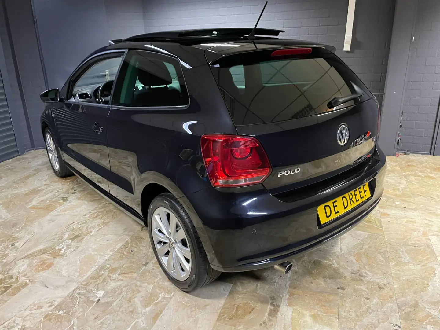 Volkswagen Polo 1.2 TSI LIFE PANO DAK PDC CLIMA LMV CRUISE Noir - 2