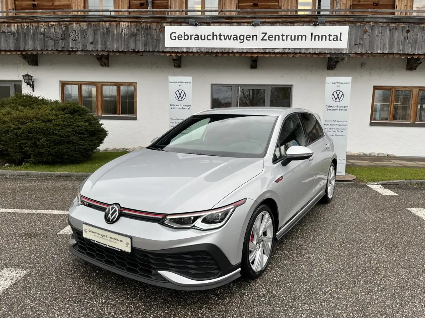 Volkswagen Golf VIII GTI Clubsport 2,0 TSI DSG (IQ-Light+Navi+Rear Silber - 2