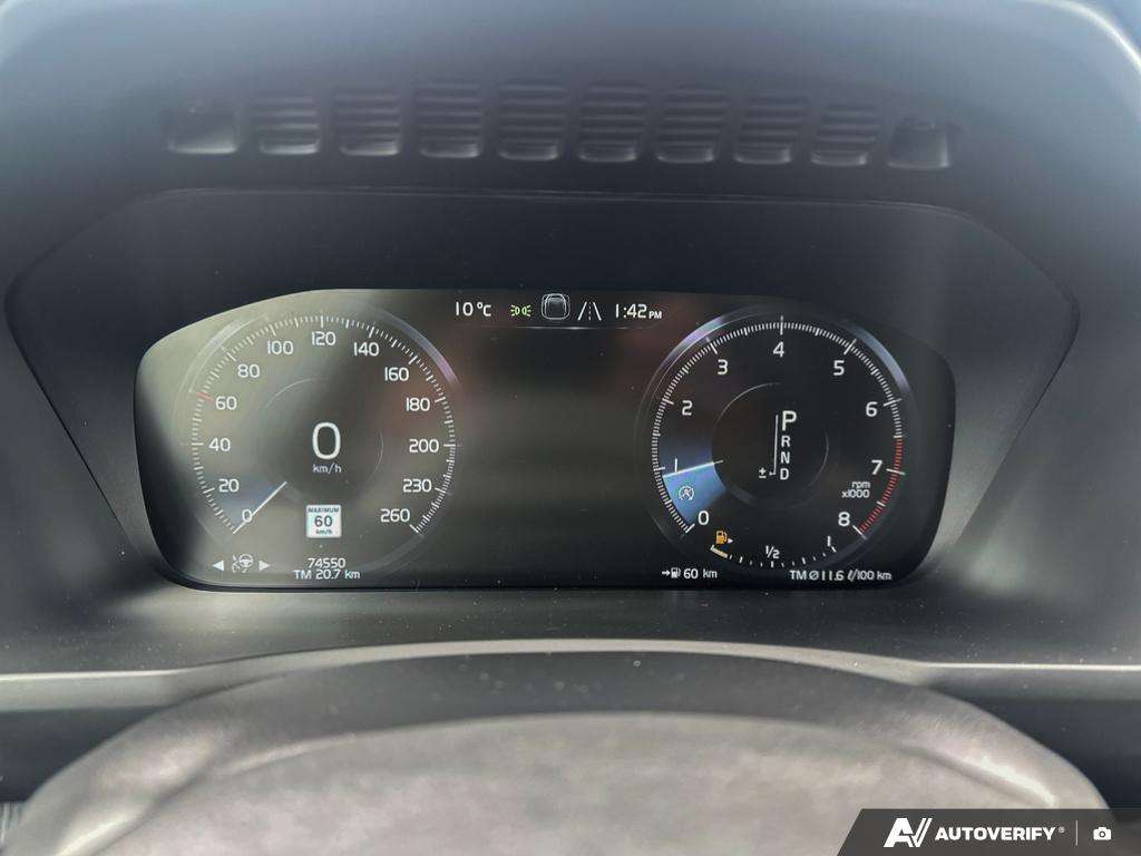 2022 Volvo XC90 T6 Inscription 7 Passenger thumb 14
