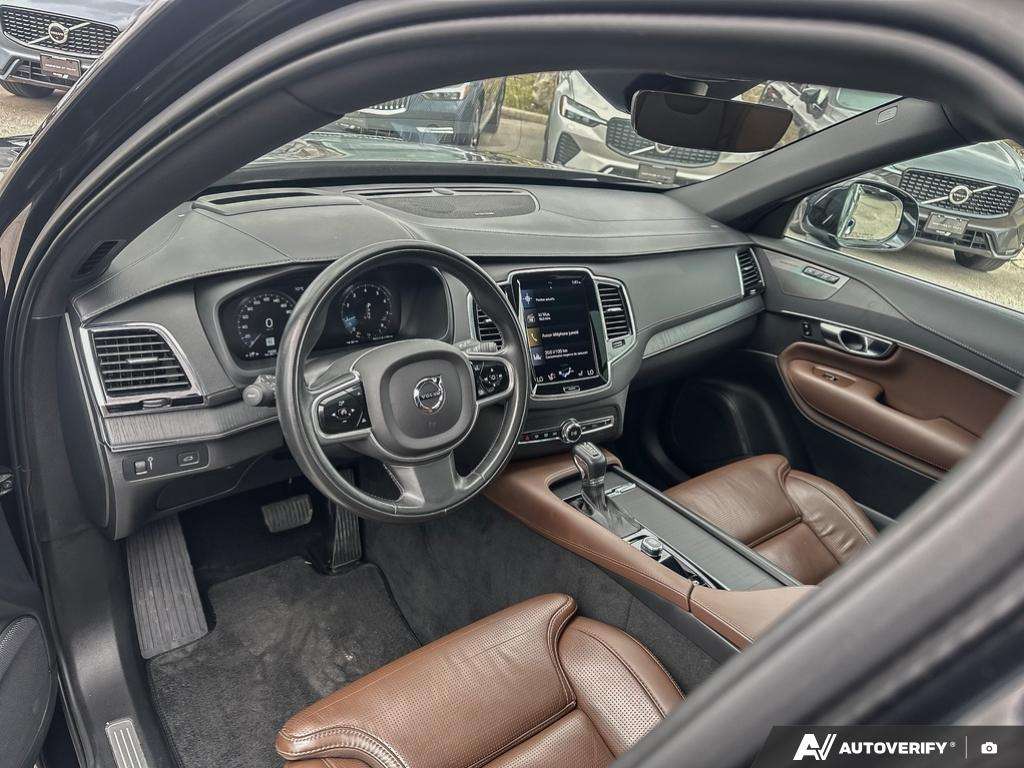 2022 Volvo XC90 T6 Inscription 7 Passenger thumb 12