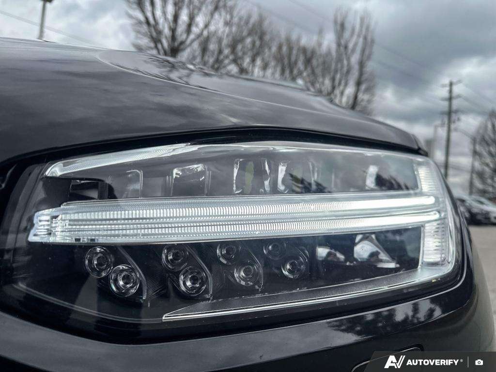 2022 Volvo XC90 T6 Inscription 7 Passenger thumb 7