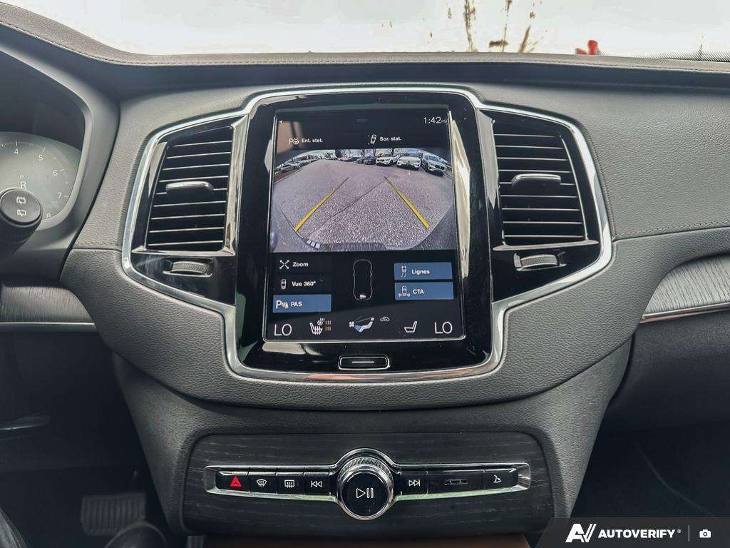 2022 Volvo XC90 T6 Inscription 7 Passenger thumb 18