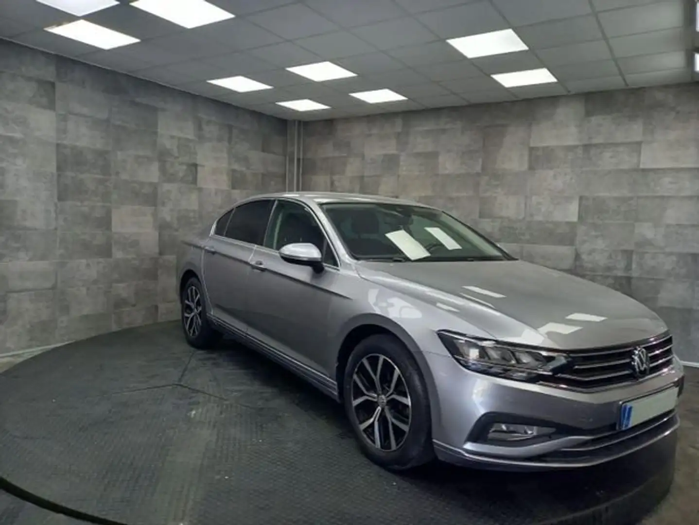 Volkswagen Passat Executive 2.0 TDI 110kW (150CV) Gris - 2