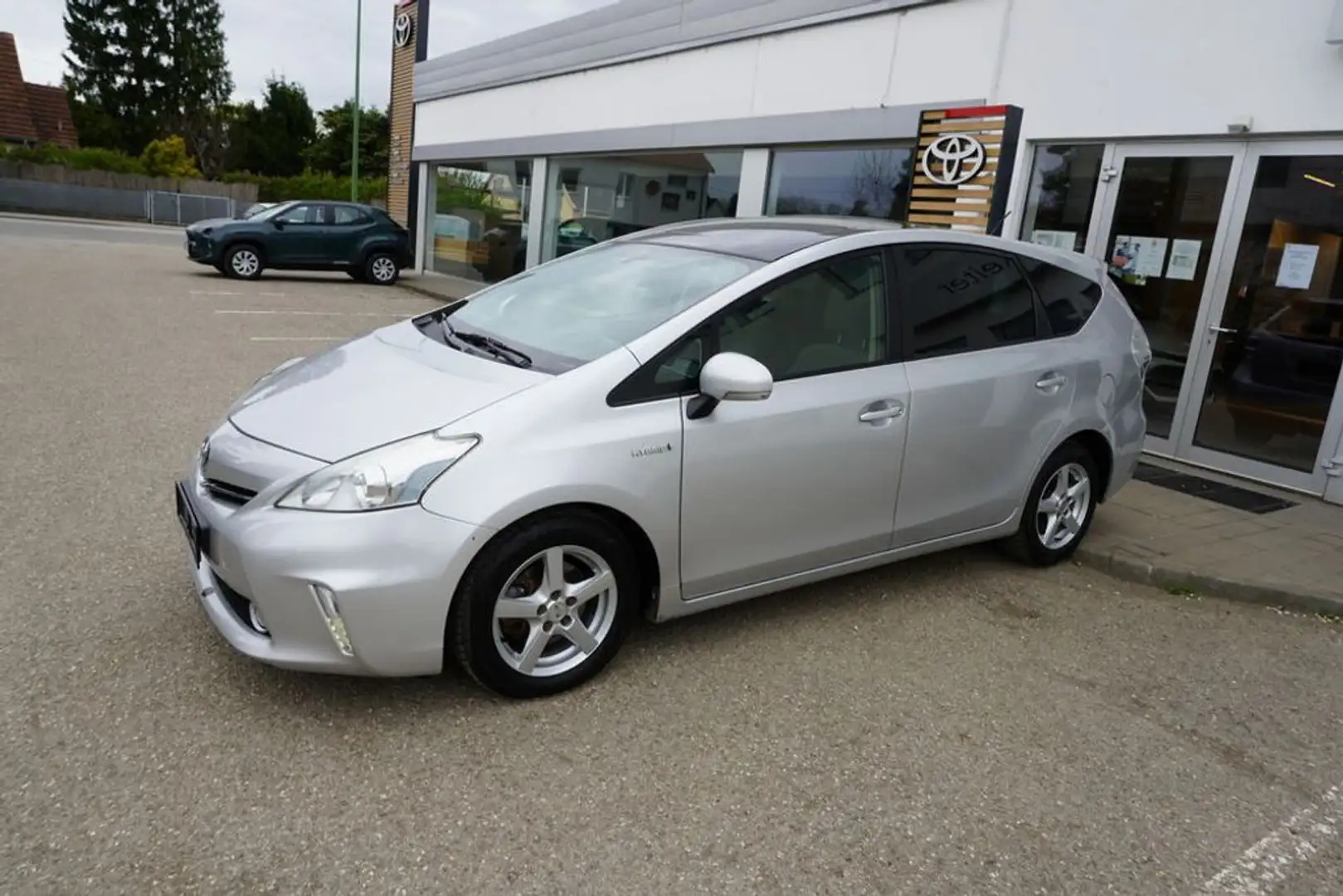 Toyota Prius Prius+ 1,8 VVT-i Hybrid Silber - 2