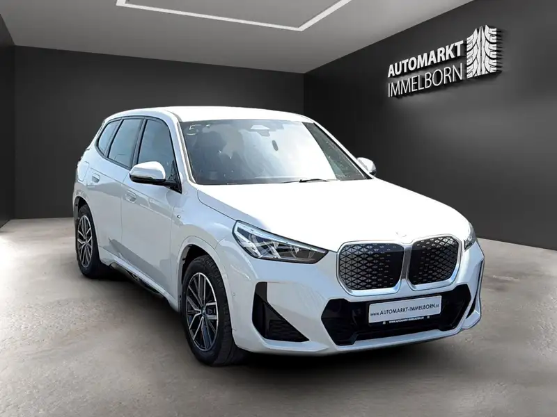 BMW Ix1