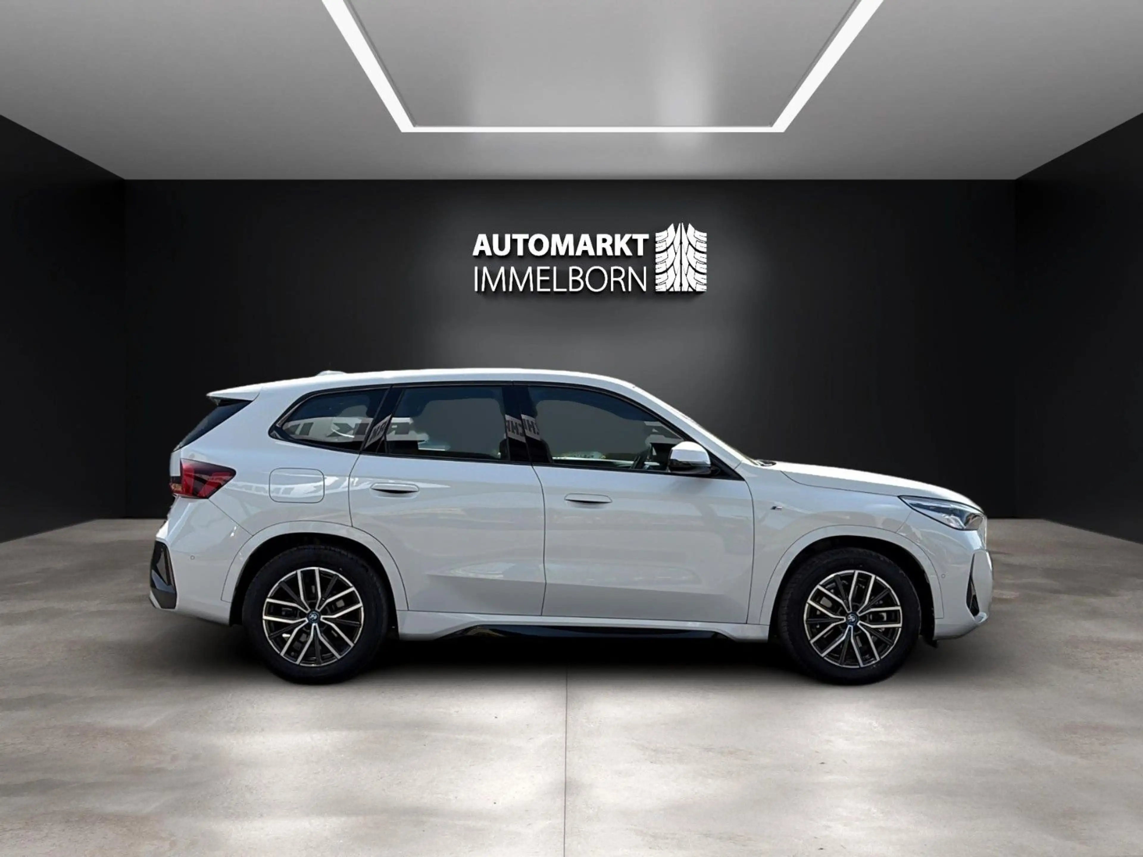BMW iX1 30 xDrive M Sport LED*Navi+*Alcant*SOH 99,1% — photo 7