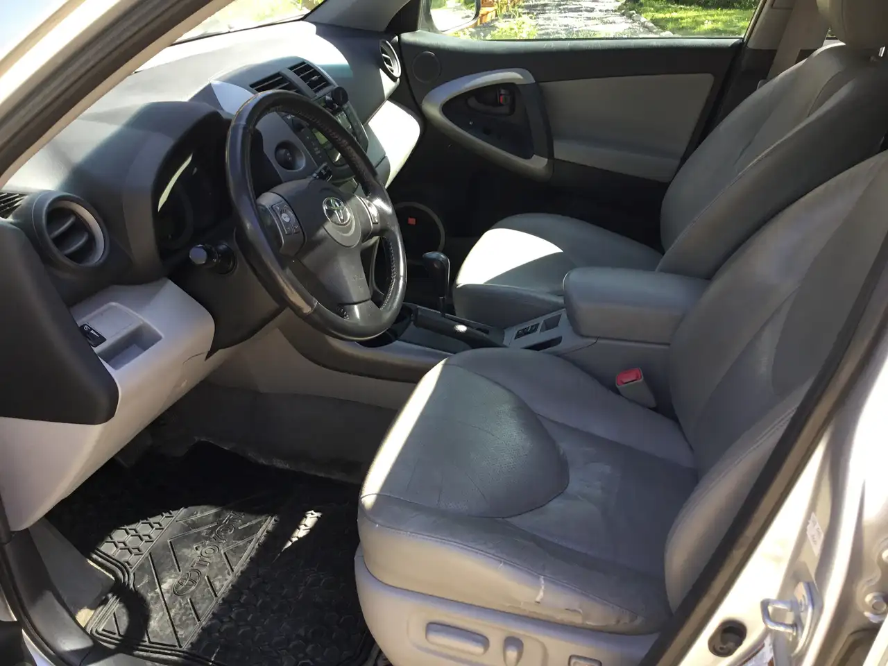 Toyota RAV 4 photo Toyota RAV 4