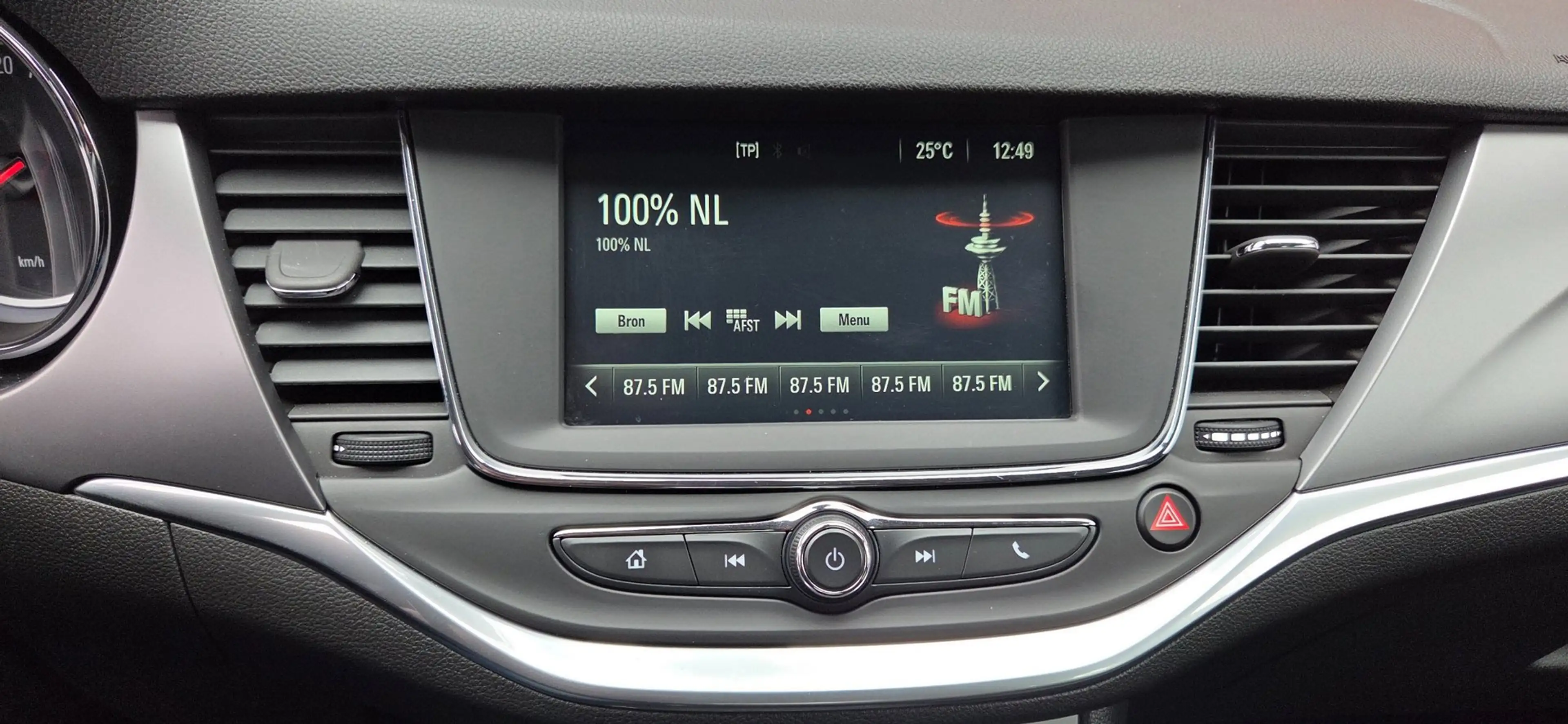 Opel Astra 1.4 Turbo — photo 16