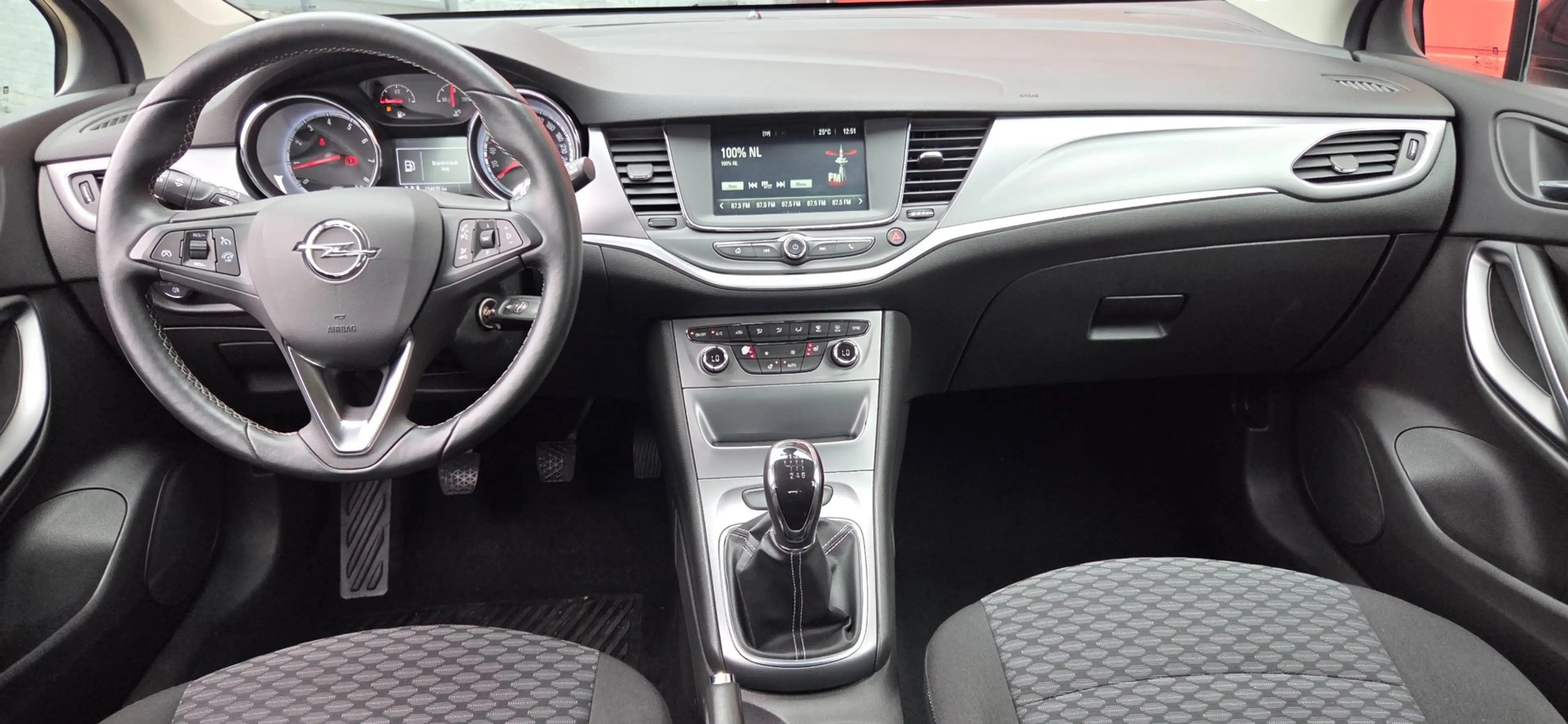 Opel Astra 1.4 Turbo — photo 13
