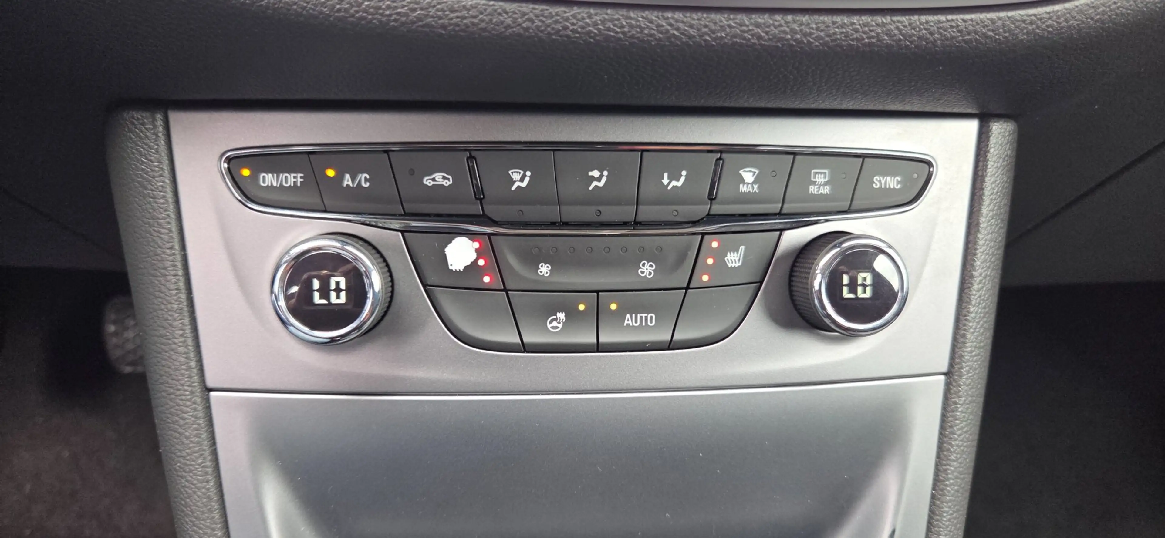 Opel Astra 1.4 Turbo — photo 18