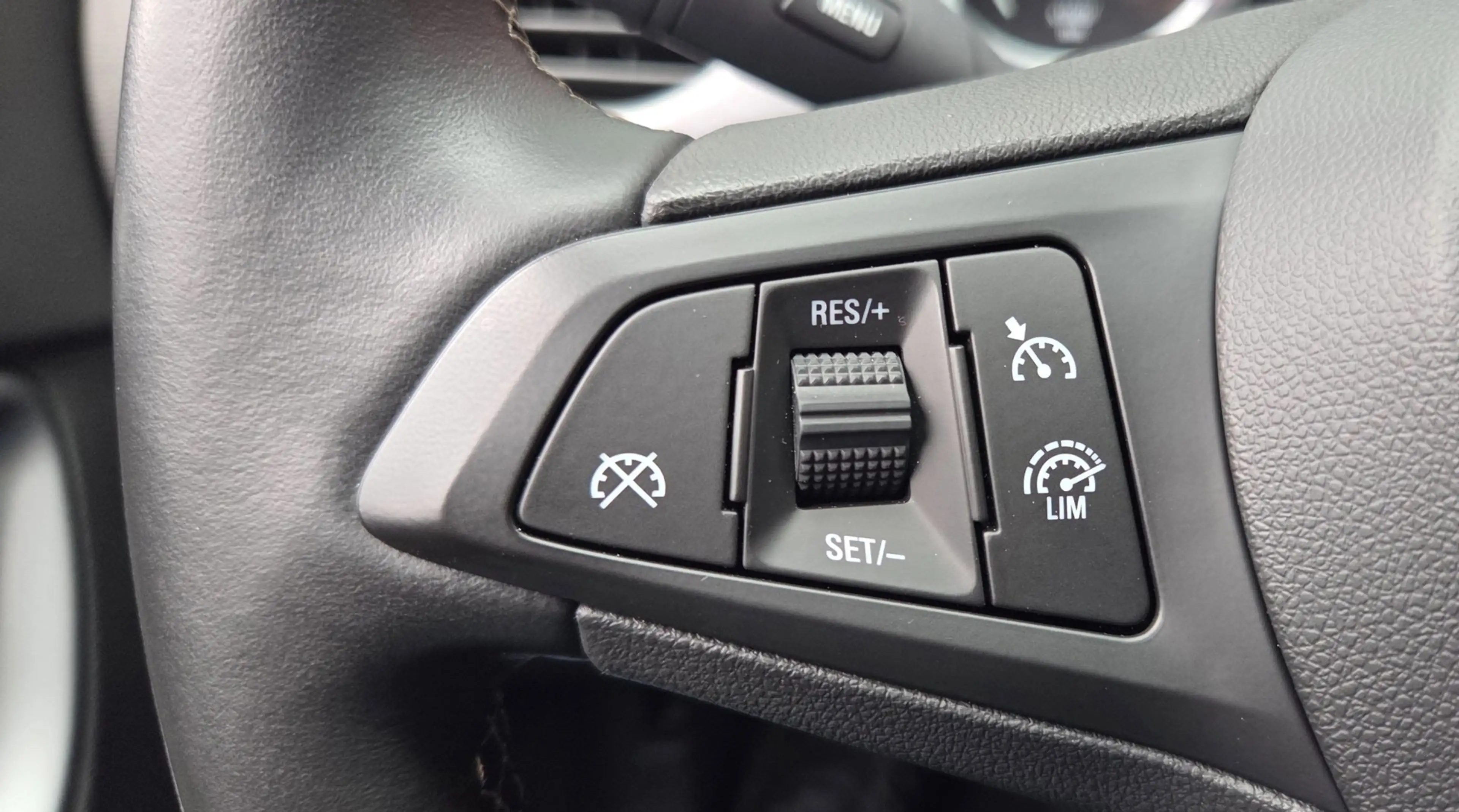 Opel Astra 1.4 Turbo — photo 20