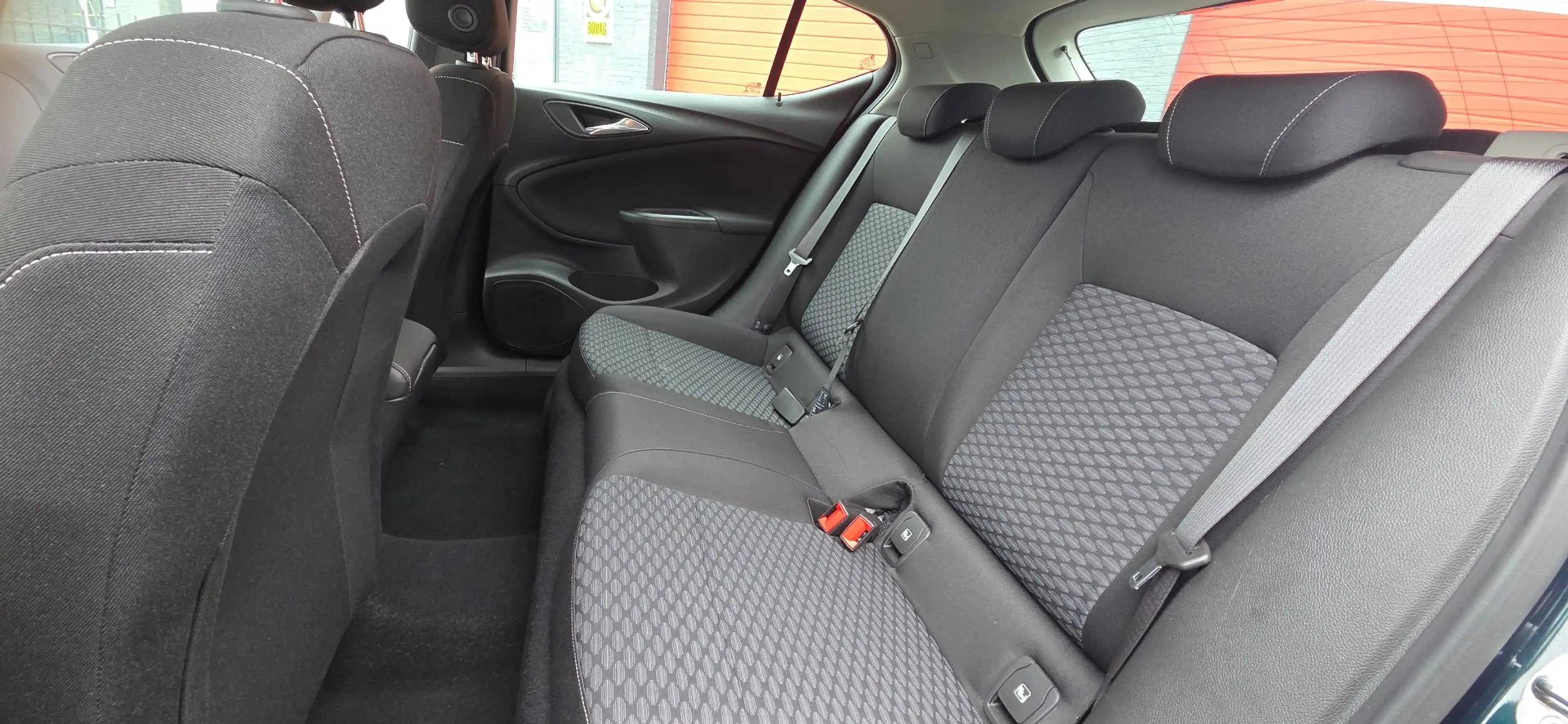 Opel Astra 1.4 Turbo — photo 10