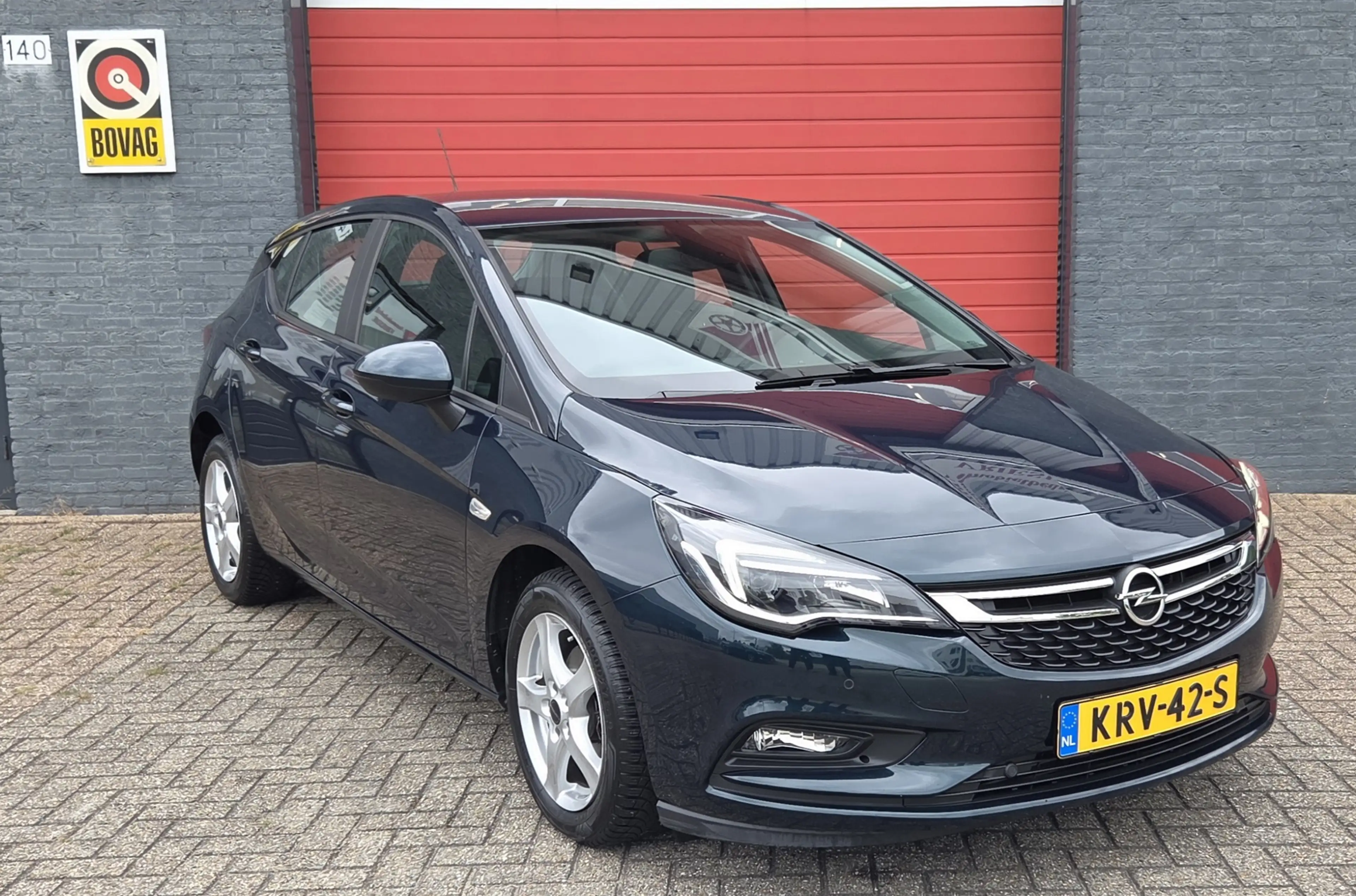 Opel Astra 1.4 Turbo — photo 2