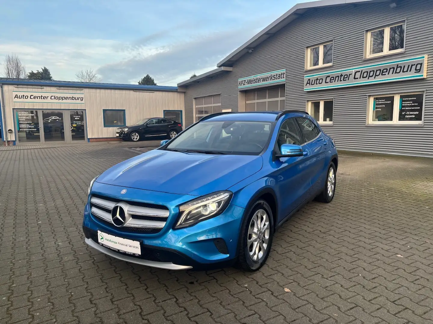 Mercedes-Benz GLA 200 d 4MATIC 7G-DCT Automatik Blau - 1