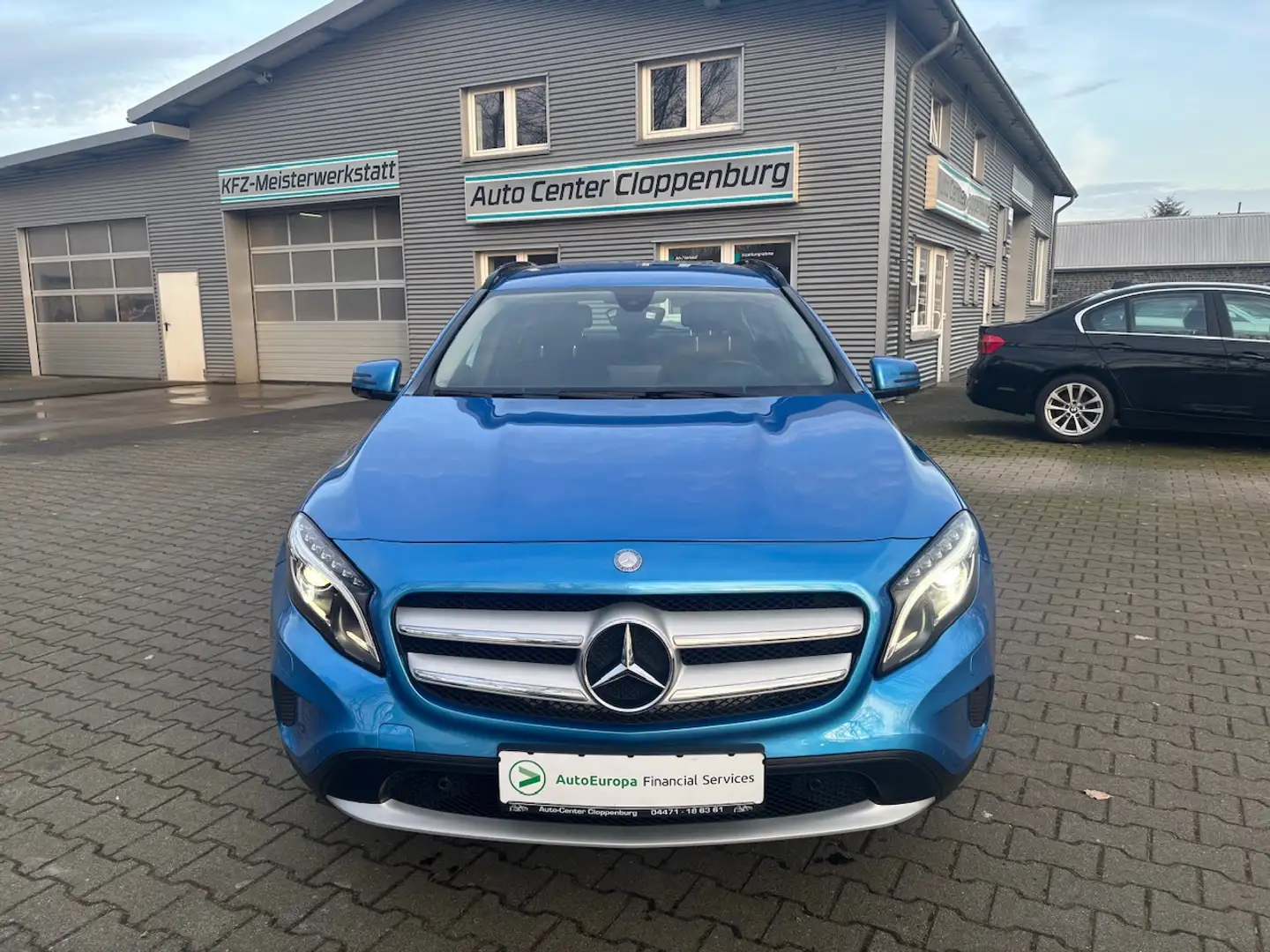 Mercedes-Benz GLA 200 d 4MATIC 7G-DCT Automatik Blau - 2