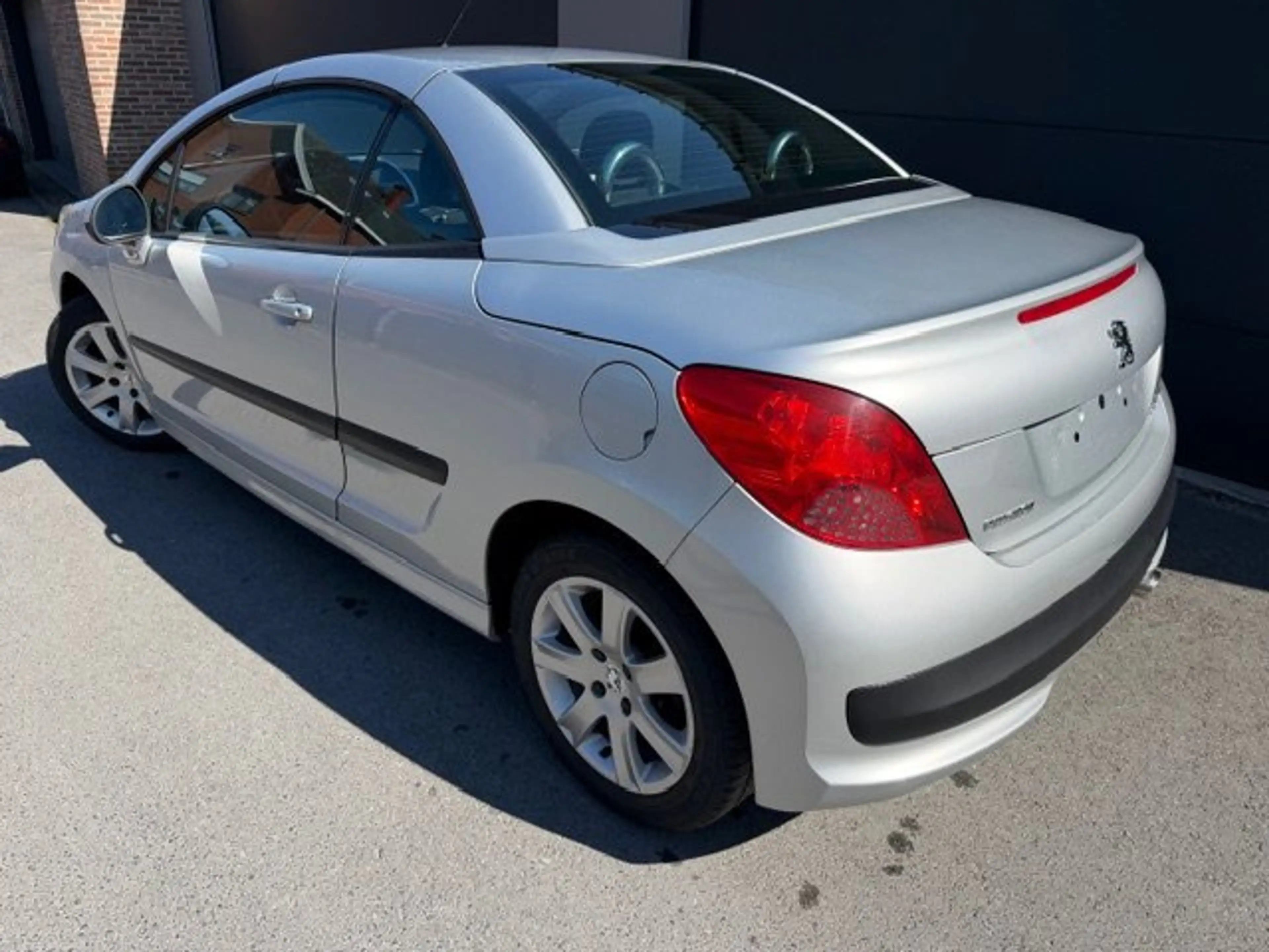 Peugeot 207 207 CC 1.6i 16v — photo 4