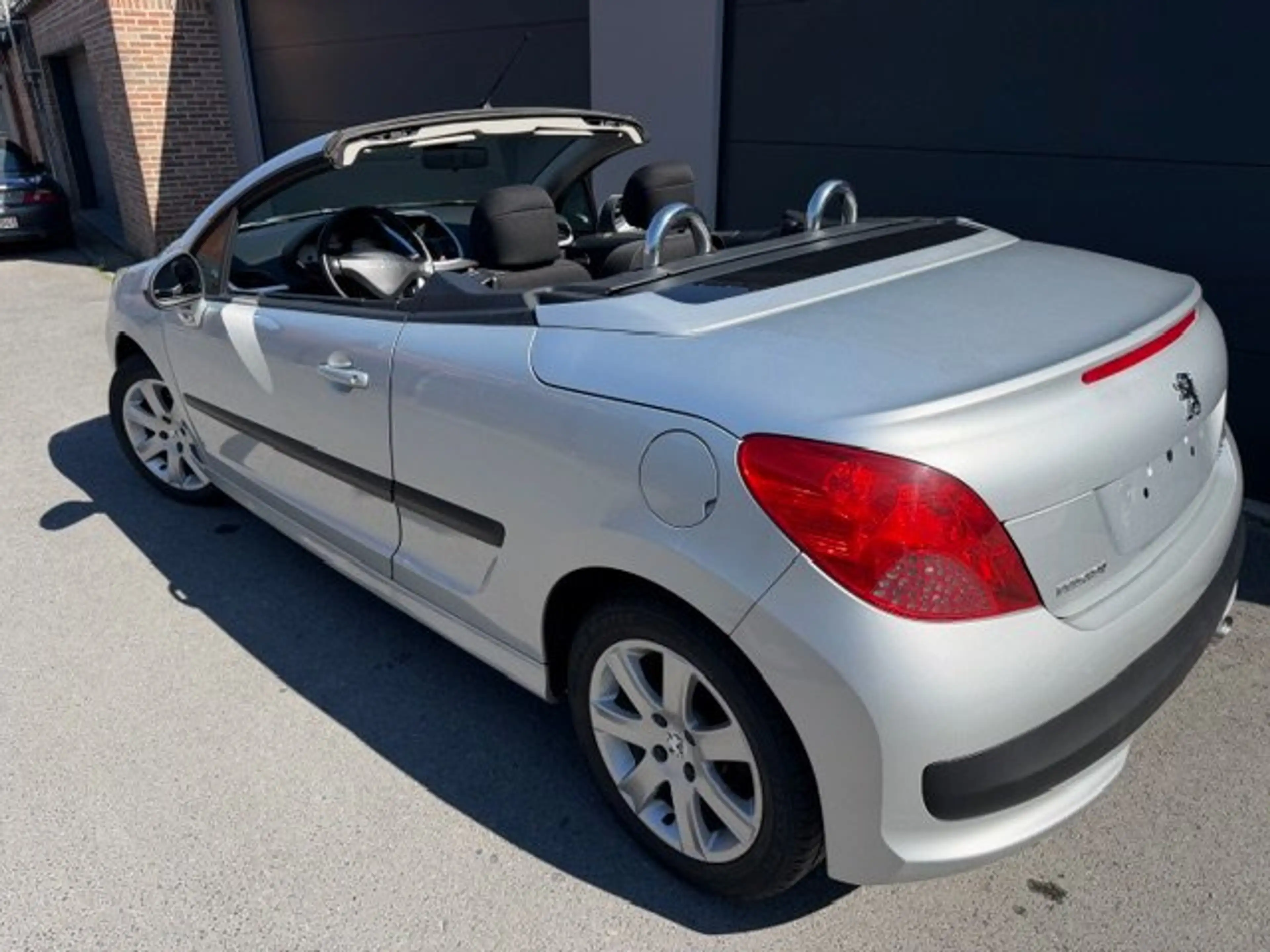 Peugeot 207 207 CC 1.6i 16v — photo 5