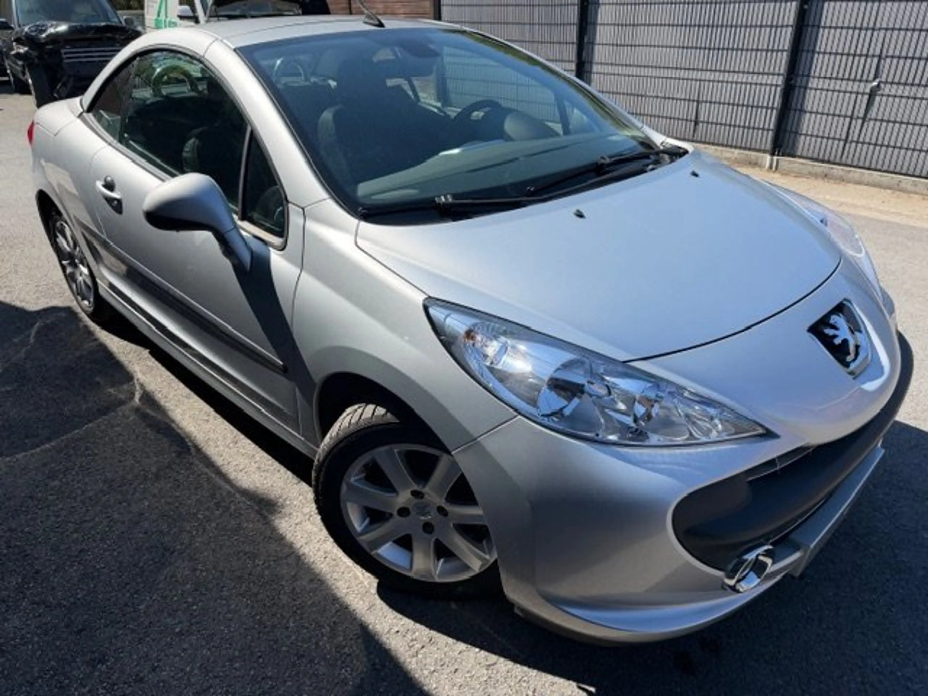 Peugeot 207 207 CC 1.6i 16v — photo 2