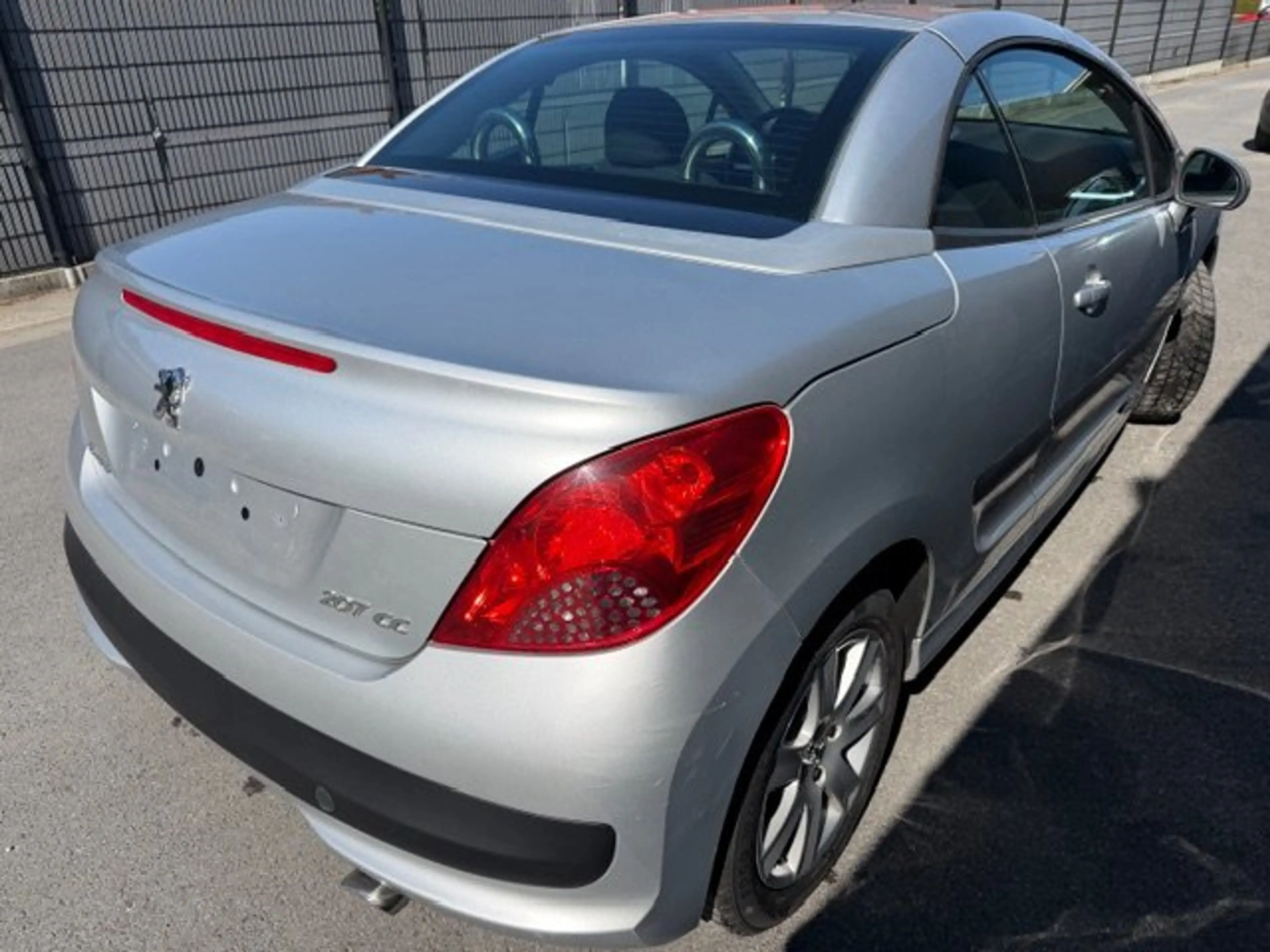 Peugeot 207 207 CC 1.6i 16v — photo 3