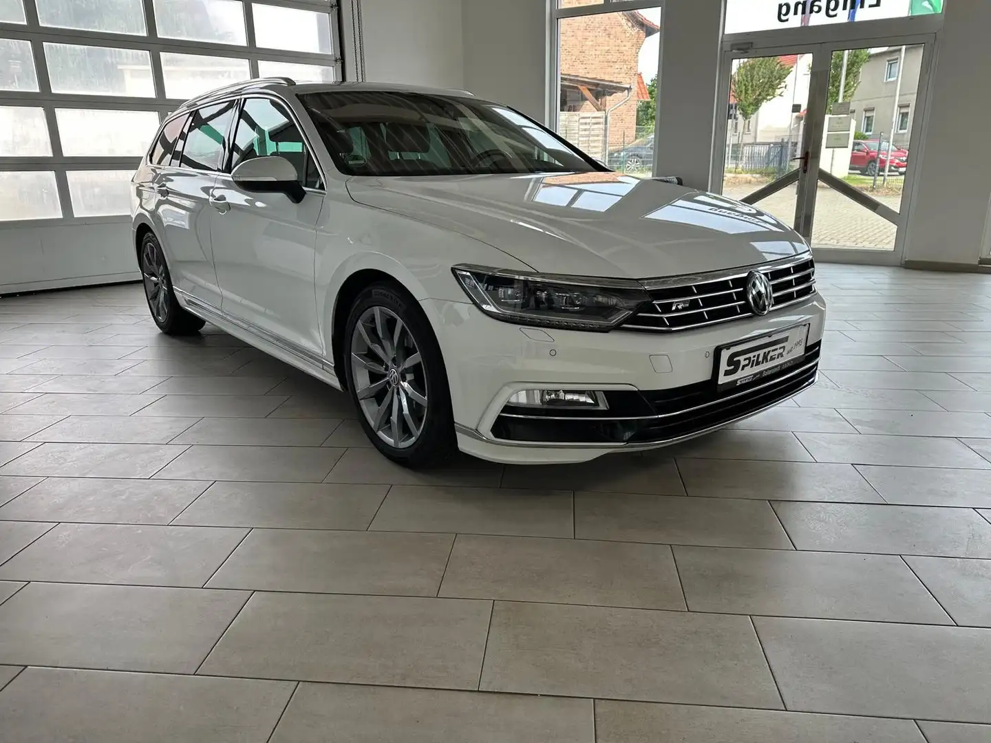 Volkswagen Passat Variant Highline ACC/LED/Pano/Navi/Leder Weiß - 2