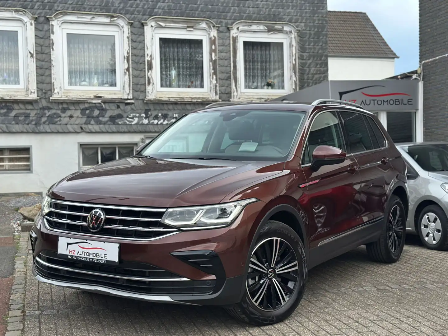 Volkswagen Tiguan 2.0 TSI Elegance 4Motion*CAM*ACC*NAVI*LED Коричневий - 2