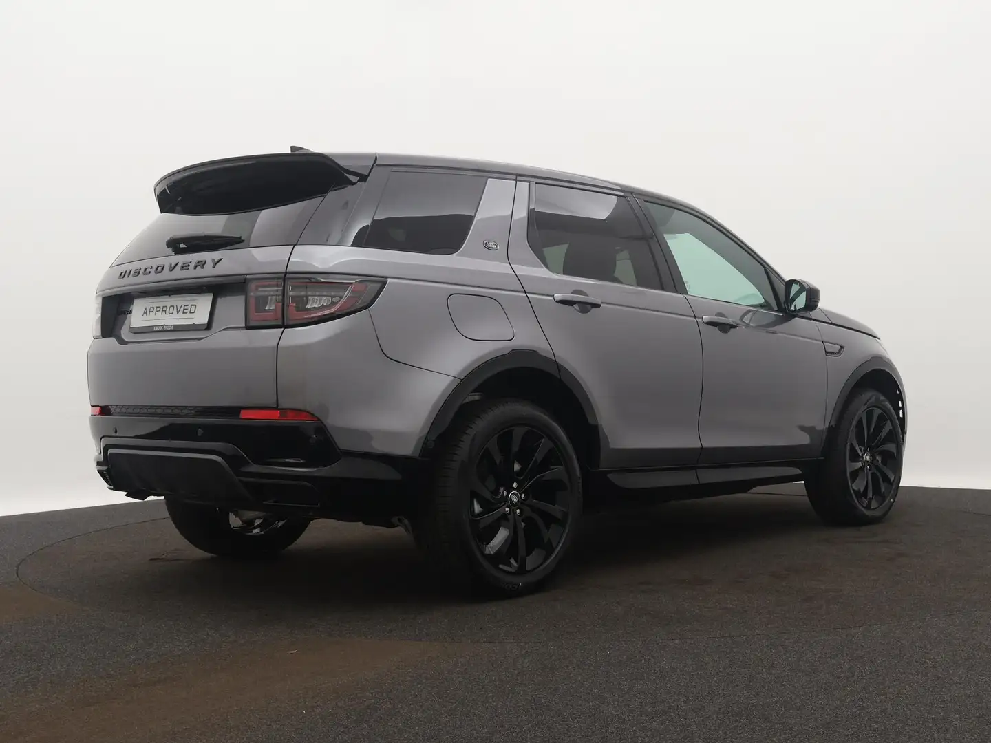 Land Rover Discovery Sport P270e PHEV Dynamic SE Grijs - 2