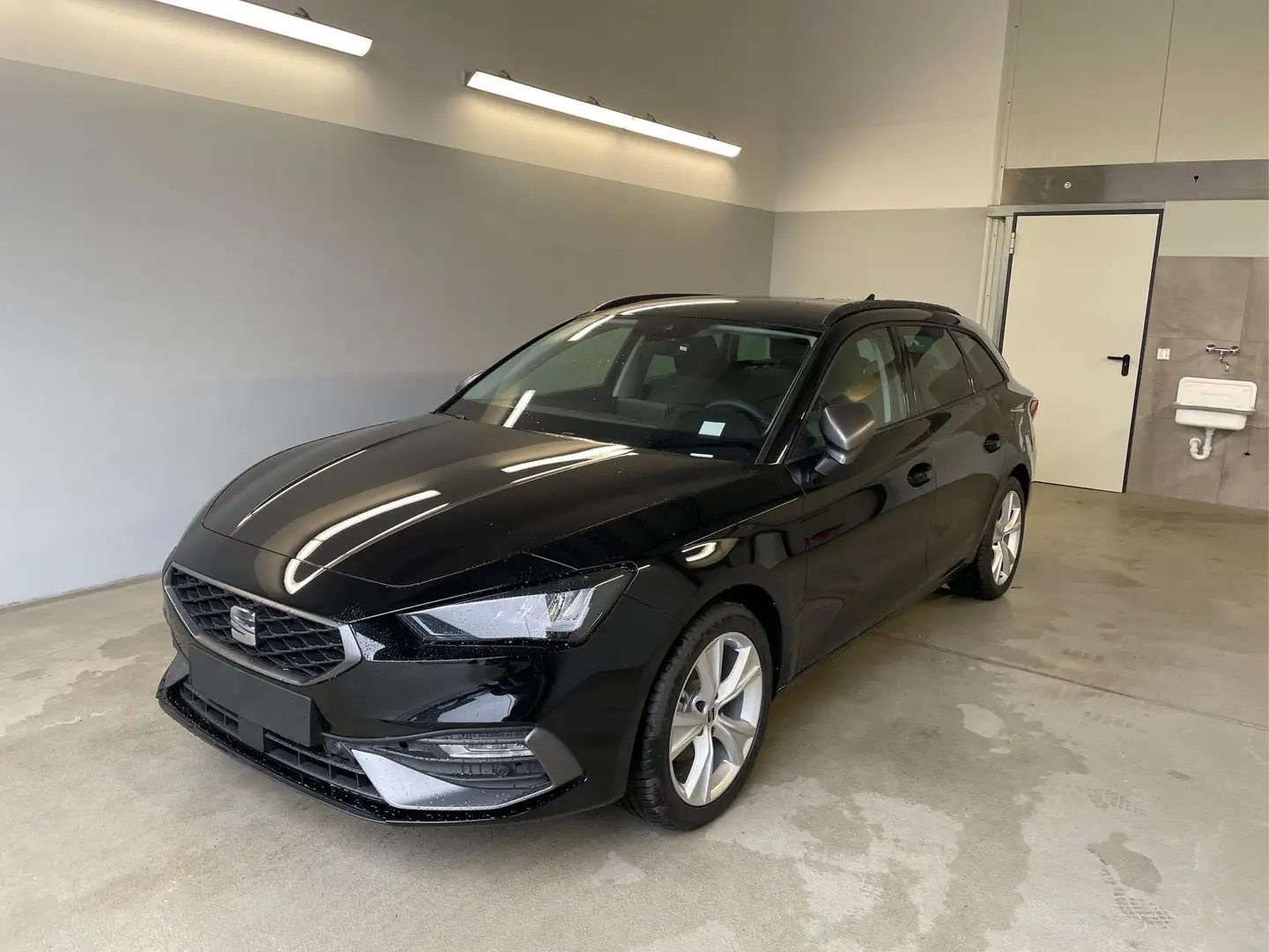 SEAT Leon FR 150PS DSG AHK+ACC 1.5 eTSI DSG 110kW / 150PS Schwarz - 1
