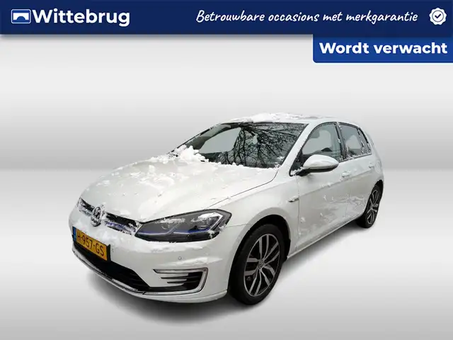 Volkswagen e-Golf E-DITION / Navigatie / LED / Digital cockpit / LM