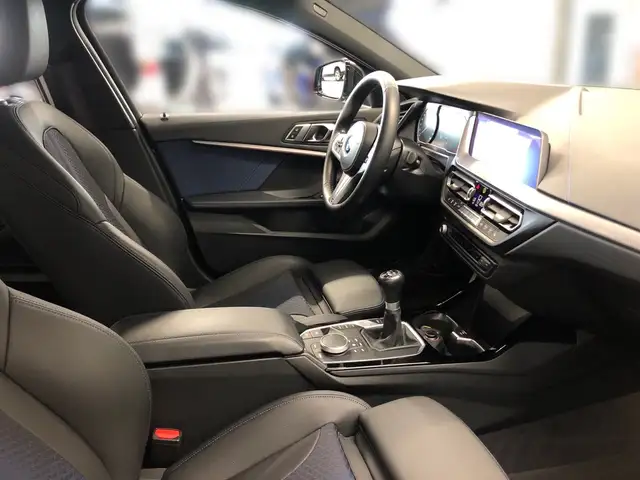 BMW 1 Series view 11