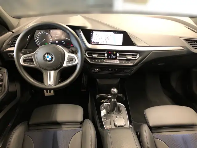 BMW 1 Series view 8