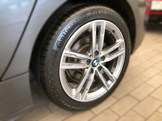 BMW 1 Series view 3