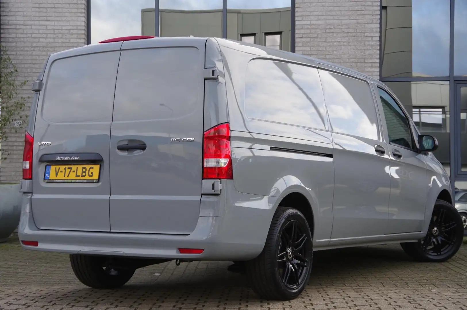 Mercedes-Benz Vito 116 CDI L3 XL Pro FACELIFT! AUT. NARDO GREY, MBUX, Grijs - 2