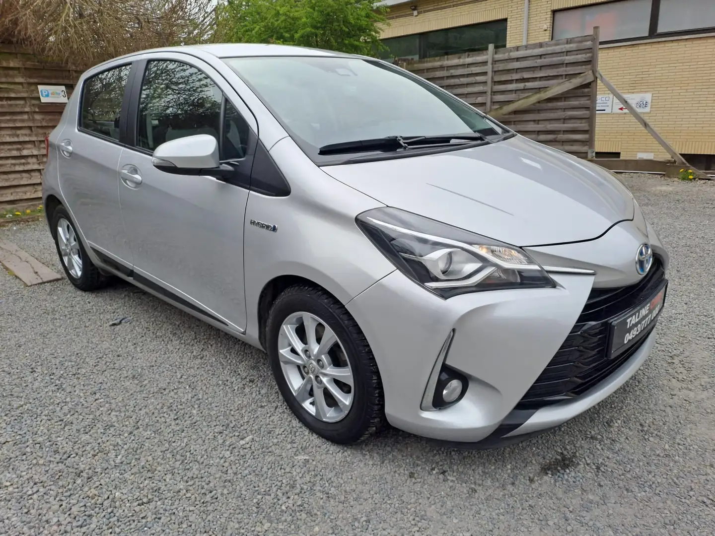 Toyota Yaris hybrid Grigio - 2