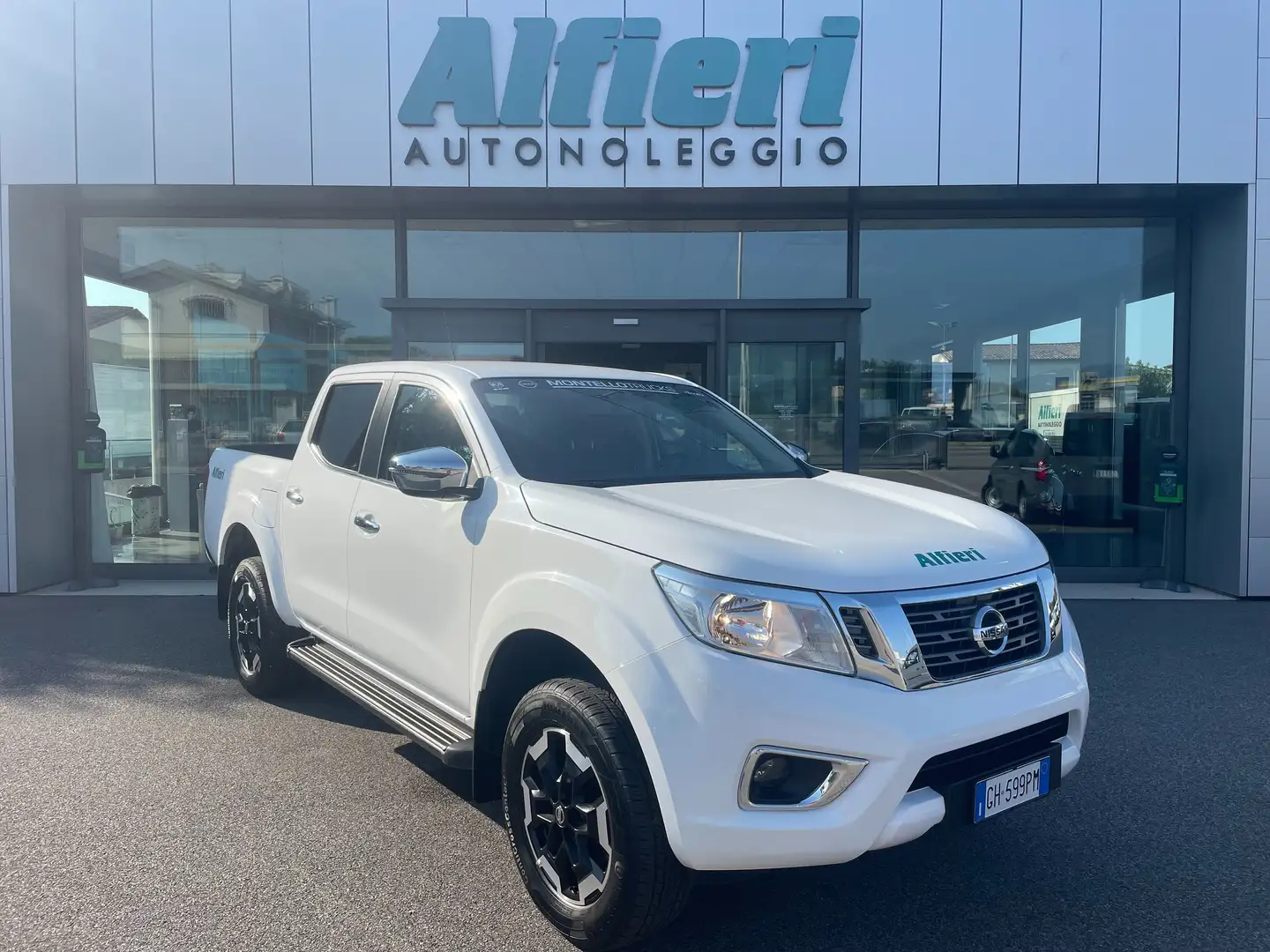 Nissan Navara Navara 2.3dci d.cabN-Connecta 4wd 163cv my19Gancio Blanc - 1