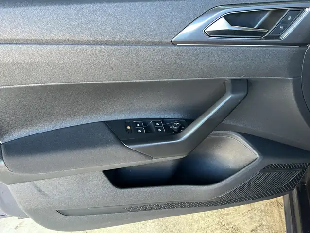 Volkswagen Polo view 10