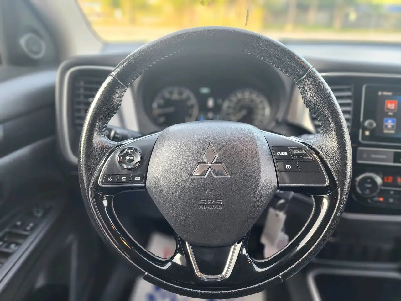 Mitsubishi Outlander снимка Mitsubishi Outlander