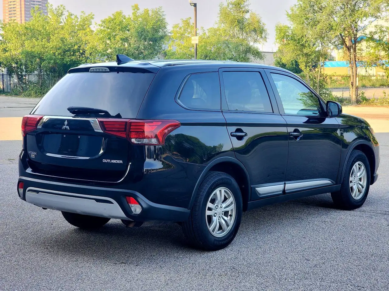 Mitsubishi Outlander снимка Mitsubishi Outlander