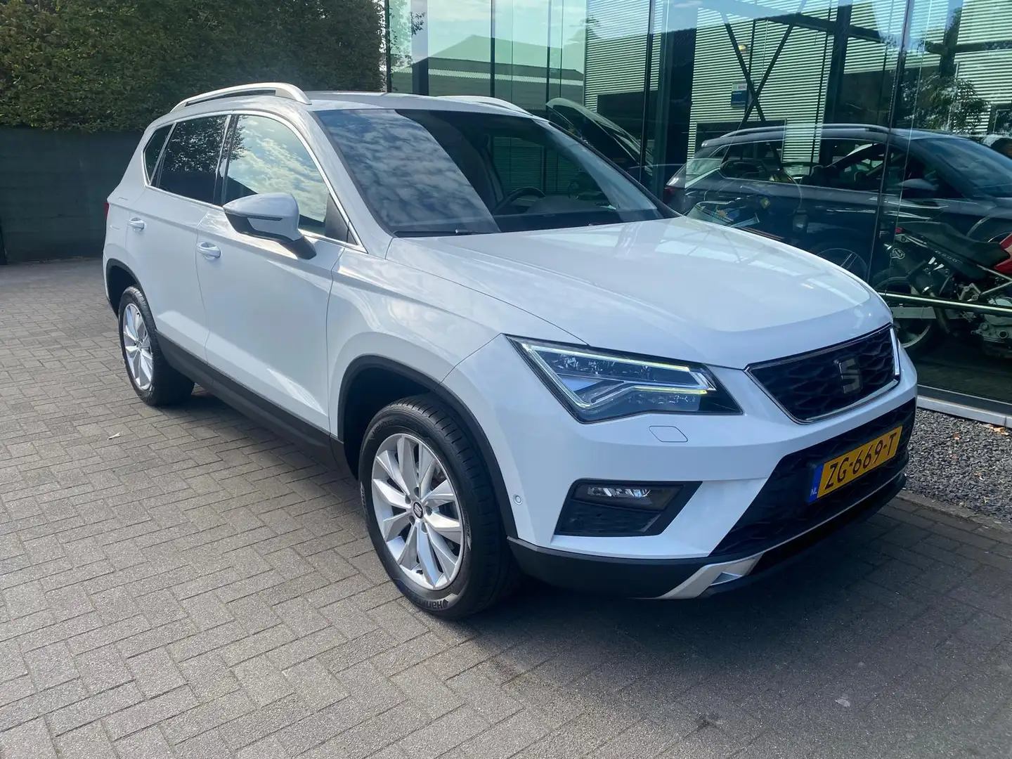 SEAT Ateca 1.5 TSI Xcellence Automaat trekhaak Wit - 1