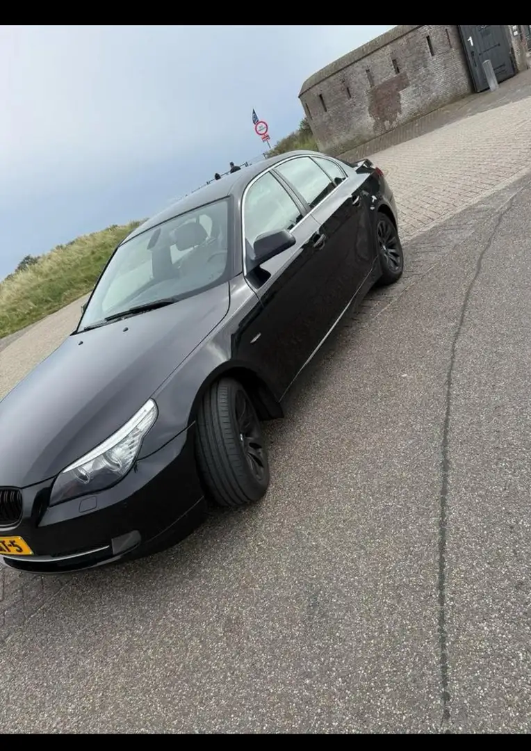 BMW 520 520i Corp.L. BnsEd I Zwart - 1